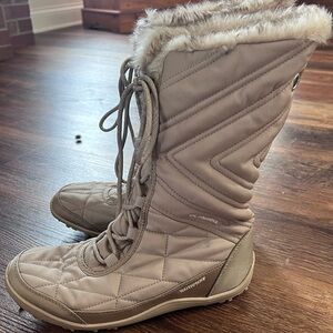 Columbia Women's Beige Quilted Winter Boots